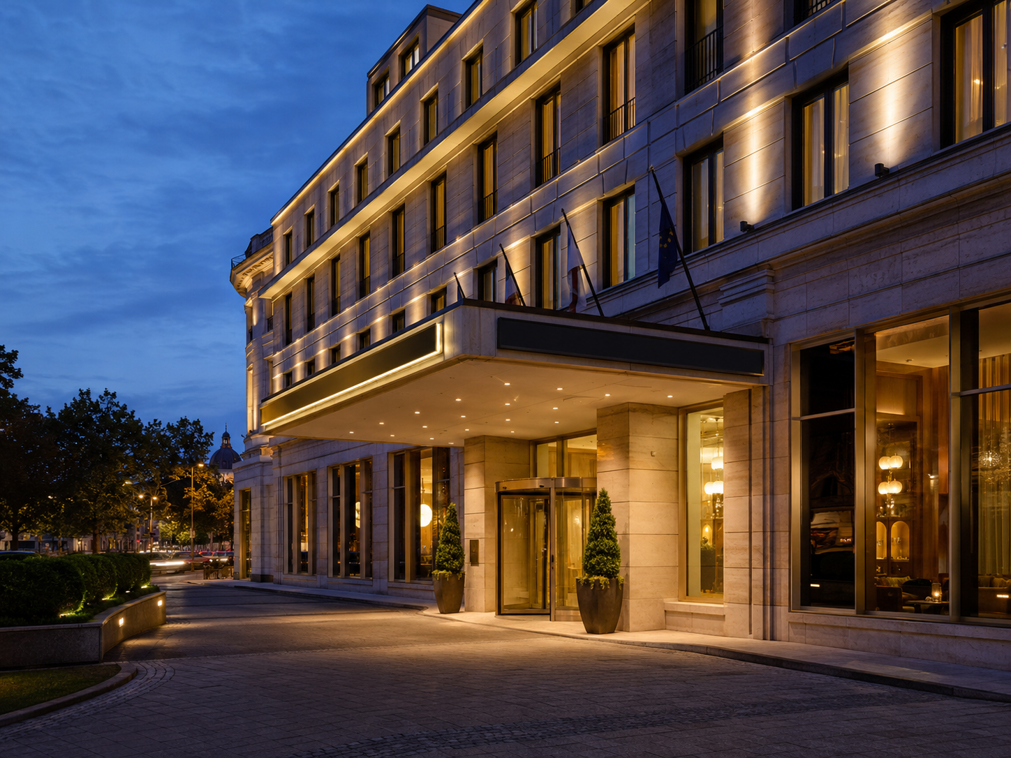 A KincsSpin hotel külső képe és vendégbarát érkezési hangulata